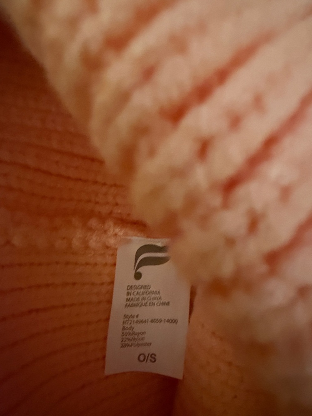 Fabletics Light Pink Ribbed Fold Cuff Beanie NWT - Picture 3 of 3